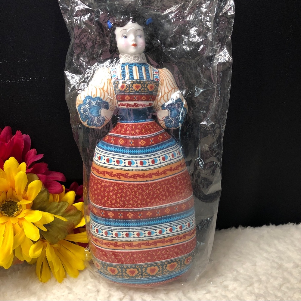 Vintage Avon American Heirloom Collection Porcelain Head Doll Mint Condition